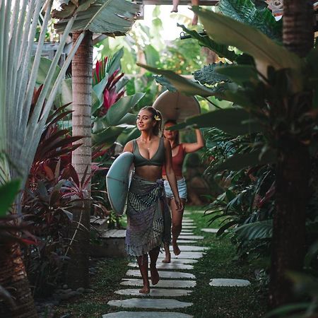 Seaside Tribe - Boutique Surf Stay & Retreat تاناه لوت المظهر الخارجي الصورة