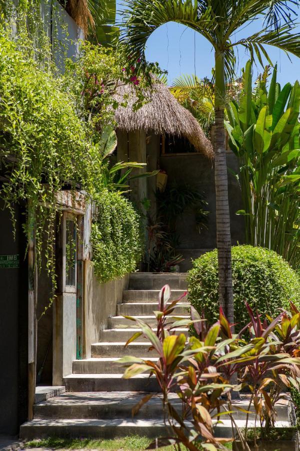 Seaside Tribe - Boutique Surf Stay & Retreat تاناه لوت المظهر الخارجي الصورة