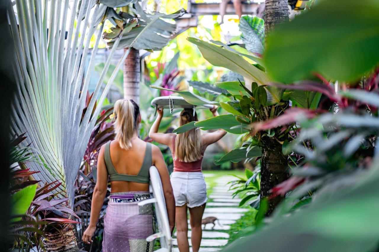 Seaside Tribe - Boutique Surf Stay & Retreat تاناه لوت المظهر الخارجي الصورة