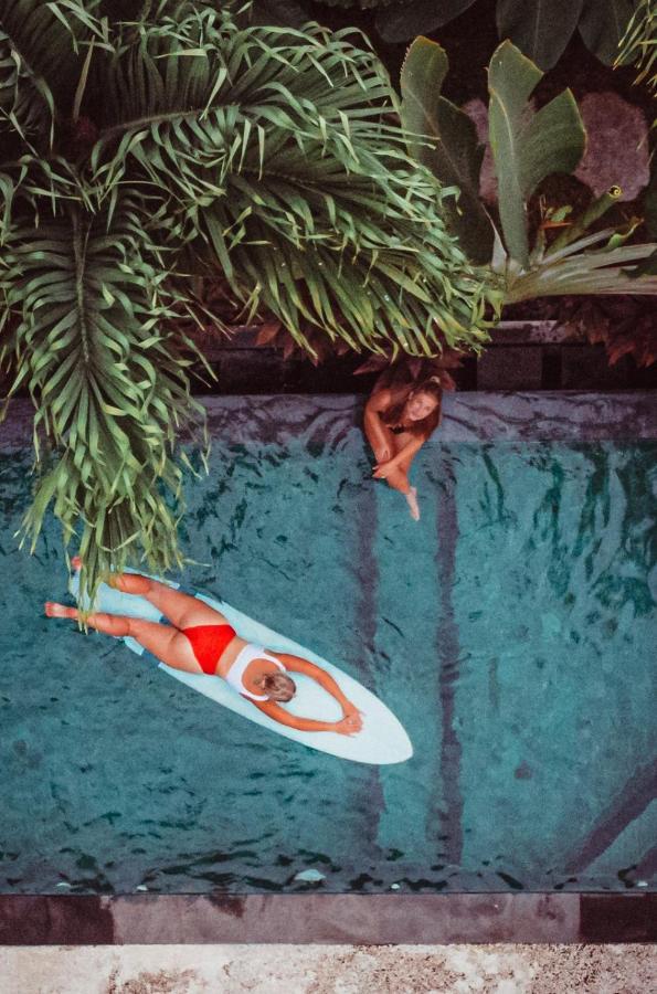 Seaside Tribe - Boutique Surf Stay & Retreat تاناه لوت المظهر الخارجي الصورة