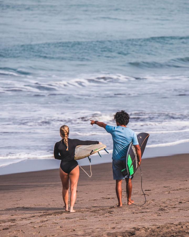 Seaside Tribe - Boutique Surf Stay & Retreat تاناه لوت المظهر الخارجي الصورة