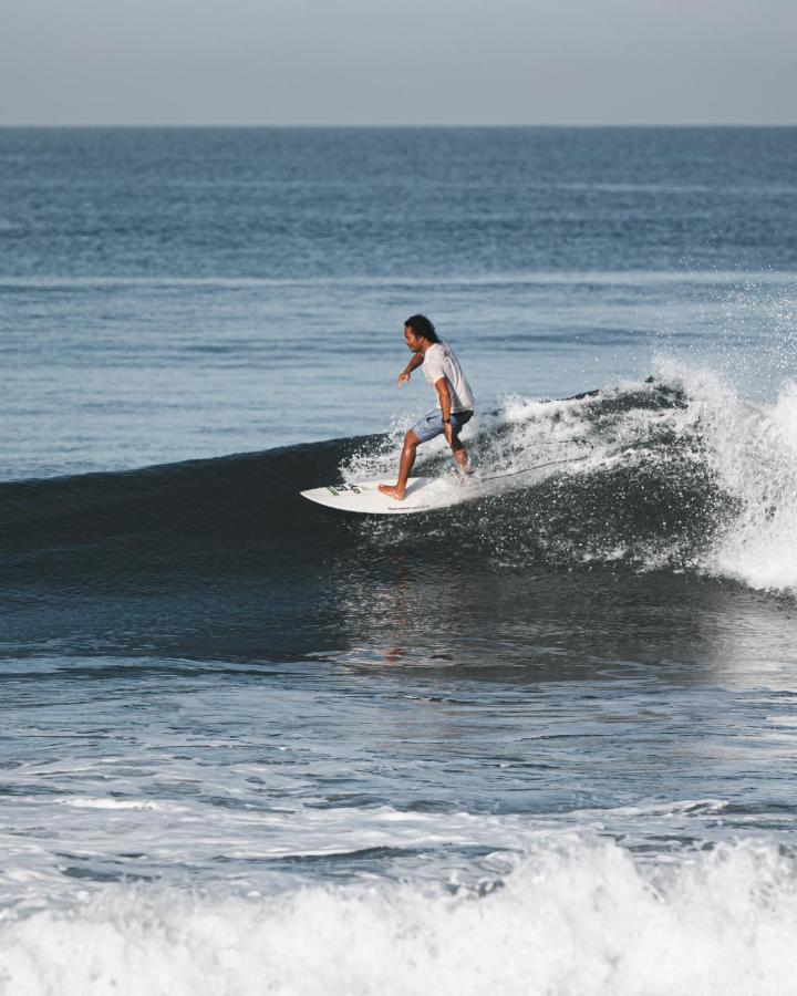 Seaside Tribe - Boutique Surf Stay & Retreat تاناه لوت المظهر الخارجي الصورة